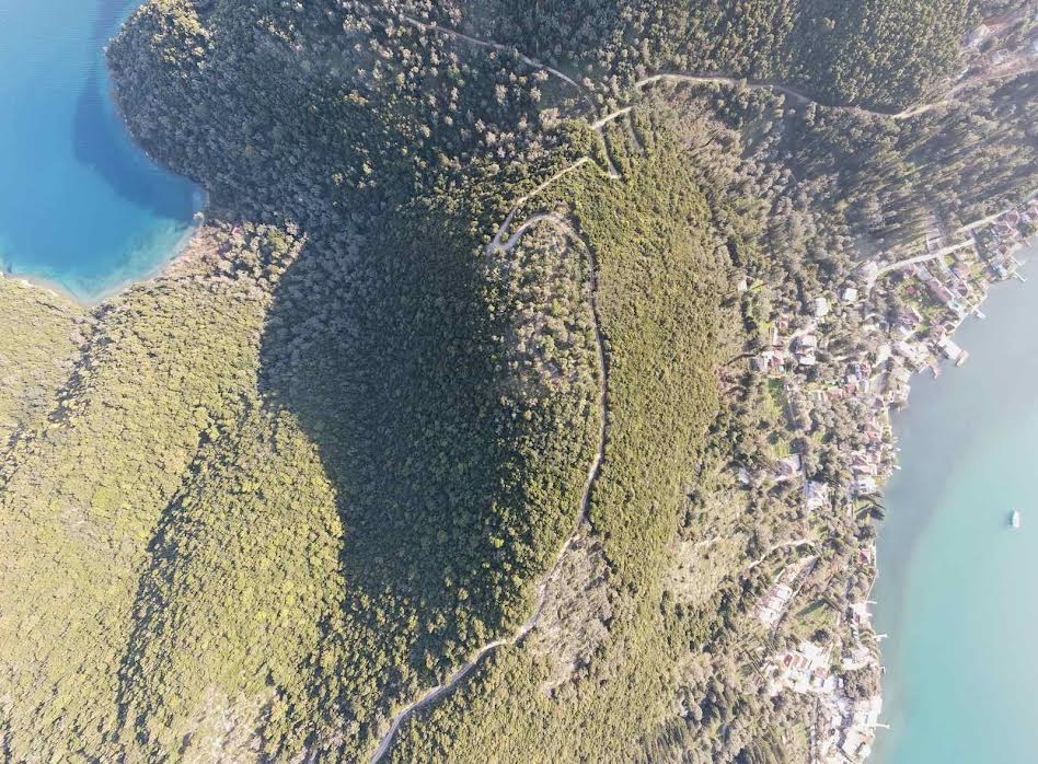 Aerial view of the expansive Desimi Lefkada View Land, displaying its strategic location with panoramic bay views.