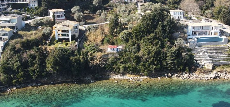 Idyllic sea view with direct access from the Nikiana Lefkada Beachfront Plots, showcasing the plots' stunning seaside location.